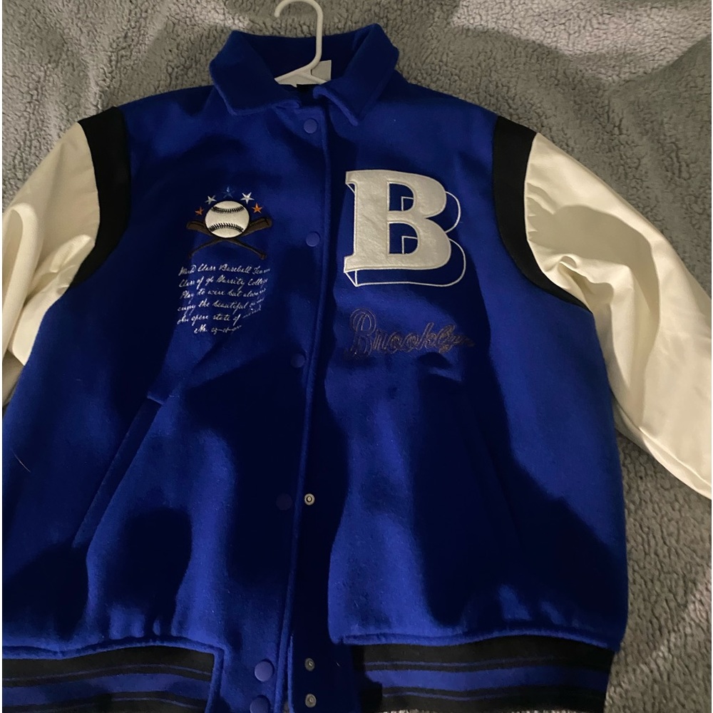 H and m varsity sweater, size small women